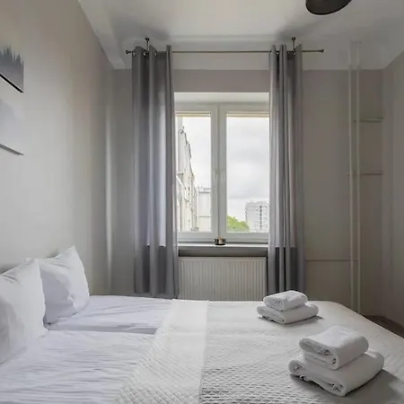 - Location, Cozy 2-bedroom Marszalkowska *