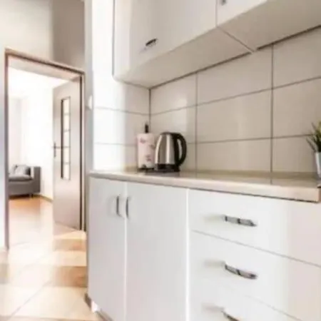- Location, Cozy 2-bedroom Marszalkowska Varsavia